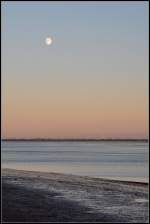 Mond und Leuchtturm - 

Am Jadebusen bei Wilhelmshaven.

27.10.2012 (J)