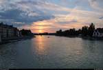 Abendstimmung in Konstanz am Seerhein nahe des Bodensees.
Aufgenommen auf der Alten Rheinbrücke.
[8.7.2018 | 21:00 Uhr]
