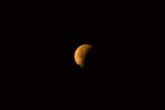 Ansicht der Mondfinsternis (mit seltsamen Schatten) um 5.38 Uhr am 28.09.2015.