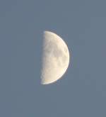 Mit meiner neuen Kamera habe ich heute vor unserem Haus in Erpeldange/Wiltz (Luxemburg) dieses Bild vom Mond geschossen.