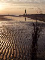 Sonnenaufgang bei Ebbe im Bereich der Kugelbake in Cuxhaven;090827    