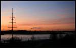 Sonnenuntergang in Duisburg - Blick ber die Mhlenweide und den Rhein in DU-Ruhrort Richtung DU-Baerl.