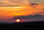 Sonnenuntergang ber der Eifel von einem Hgel bei Kirchheim aufgenommen - 28.08.2012