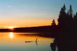 Sonnenuntergang im Algonquin National Park im kanadischen Ontario. Aufnahme: Juni 1987 (digitalisiertes Negativfoto).