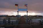 Von der Seebrücke bei Kühlungsborn an der Ostsee kurz vor dem Sonnenuntergang (Landkreis Rostock, Mecklenburg-Vorpommern, November 2011)