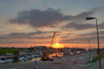 Sonnenuntergang am 4.7.16 über den Hafen von Bensersiel