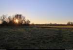 Allmählicher Sonnenuntergang bei frühlingshaftem Wetter in der Saaleaue bei Angersdorf (Gemeinde Teutschenthal).