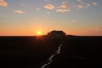 Die Neuwarft, auf Hallig Nordstrandischmoor, während des Sonnenunterganges am 17.11.2014