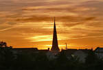 Sonnenuntergang in der Eifel mit dem Turm der St. Martin-Kirche in Euskirchen - 22.07.2019