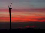 Blick auf ein Windrad und die Ortschaft Heiderscheid (Luxemburg) aufgenommen in der Nhe von Kehmen am 13.01.08 gegen 17.20 Uhr.