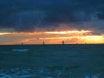 Segelboote am abendlichen Horizont; Strand Warnemünde 070829