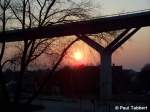 Sonnenuntergang am 30.03.07 unter der 2.Strelasundbrcke in Stralsund. Fotografiert vom Rgendammbahnhof.