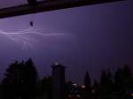 Ein heftiges Sommergewitter entld sich in der Nacht ber Aachen.