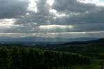 Blick vom Kaiserstuhl bei Gewitterstimmung in die Rheinebene und zu den Vogesen, Aug,2011