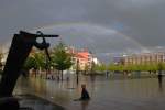Am gleichen Tag konnte der Marktplatz von Bremerhaven hellerleuchtet ud mit Regenbogen im Hintergrund abgelichttet werden.