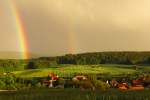 Regenbogen über Bischwind a.R., aufgenommen am 15.05.2012 am  Weinberg 