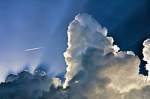 Wolken - Sonnenstrahlung und Kondensstreifen aus der Serie  Juliwolken  - 11.07.2010