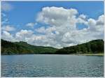 Aussicht von der Fugngerbrcke in Lultzhausen auf den Stausee der Obersauer.