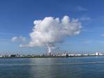 Wie entstehen Wolken? natrlich bei einer  Wolkenerzeugungsfabrik ! Terneuzen;100901