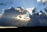 Wolken und Sonnenstrahlen am Abendhimmel bei Euskirchen - 19.10.2011