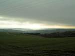 Die Sonne versucht sich am Rande der Wolken durch zu setzen ber der hgeligen Landschaft in der Nhe von Lipperscheid (Luxemburg).