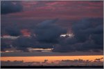 Farbenpracht am Abendhimmel über Wilhelmshaven. Gesehen am 13.07.2016 um 21:50 Uhr von Bremerhaven.