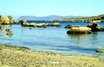 Felsen am Strand vor Agii Apostoli auf Kreta.Bild vom Dia. Aufnahme: April 1999.