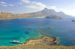 Die Balos Bucht an der Nordwestspitze Kreta von der Insel Imeri Gramvousa aus gesehen.
