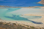 Der Lagunenstrand von Balos auf Kreta besteht aus feinem weißen Muschel- und Korallensand. Das auf weiten Teilen der Lagune nur seichte Wasser mit Tiefen unter 50 Zentimetern weist keinerlei Pflanzenwuchs auf. Aufnahme: 20. Oktober 2016.