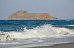 Wellen am Strand vor Platanias auf der Insel Kreta.