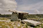 Der Poulnabrone Dolmen, touristischer Magnet in den Burren .