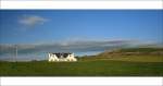 Ein Platz an der Sonne... zumindest an diesem Tag. Haus auf einer Hgelkette in der Nhe von Ballyvaughan, Irland County Cork. Mir persnlich gefallen alte Stein-Cottages besser... aber ich mu im Winter ja auch nicht drin wohnen ;o)