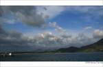 Blick ber den Kenmare auf die Caha-Mountains.