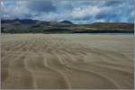 Wind und Wetter hinterlassen besondere Spuren am Strand der Brandon Bay.