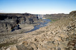 Jökulsá á Fjöllum - Blick auf den Hafragilsfoss mit der Kraterreihe, die sich über den Fluss zieht.