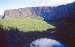 Blick über die Schlucht Ásbyrg mit dem See Botnstjörn.