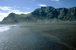 Schwarzer Lava-Strand in Austurland - Island.