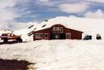 Berghotel Jklasel in 840 m Hhe am Rande des Skalafellsjkulls (Vatnajkull) 55 km westlich von Hfn an der Sdkste im Juni 1997.