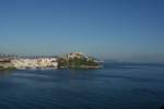 Ein interessanter Blick von der Isola die Prcida ber den Golf von Neapel. Hintereinander sind das Cap Terra Murat mit dem Palazzo Montefusco, das Cap Miseno und am Ende der Vesuv zu sehen.