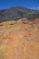 Montagnola (2648 Meter) vom Crateri Silvestri superiori (2001 Meter) aus gesehen. Aufnahme: Juli 2013.