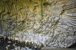 Die Gole dell’Alcantara Schluchten am Fluss Alcantara auf Sizilien. Das Lavagestein ist eines der charakteristischsten Merkmale der Schluchten. Aufnahme: Juli 2013.
