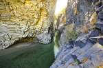 Die Gole dell’Alcantara Schluchten am Fluss Alcantara auf Sizilien. Aufnahme: Juli 2013.