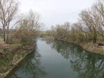 Fluss Tevere oder Tiber bei Deruta, Umbrien (27.03.2022)