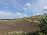 Windräder und Felder bei Melfi, Provinz Potenza (30.09.2022)