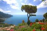 Die Amalfiküste von Villa Rufolo in Ravello aus gesehen. Aufnahmedatum: 27. Juli 2011.