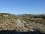 Ausgetrocknetes Flussbett des Neto bei Santa Severina, Kalabrien (08.04.2024)