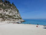 Sandstrand Mare Piccolo bei Tropea, Kalabrien (09.04.2024)