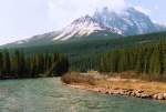 Athabasca River im kanadischen Jasper National Park. Aufnahme: Mai 1987 (digitalisiertes Negativfoto).