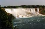 Niagara Falls (American Falls) von der kanadischen Seite aus gesehen.
