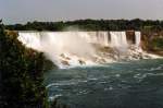 Niagara Falls (American Falls) von der kanadischen Seite aus gesehen. Aufnahme: Juni 1987 (digitalisiertes Negativfoto).